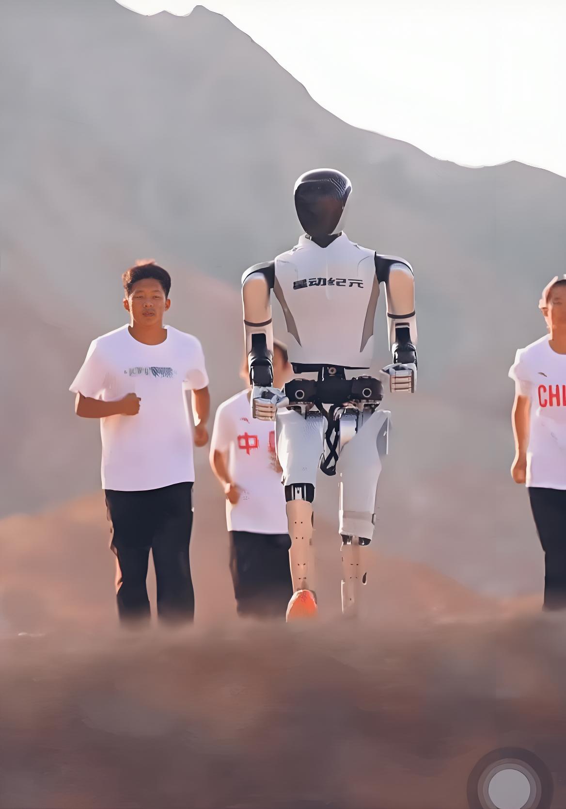 Robot Era在戈壁沙漠成功测试Star1人形机器人，展示卓越奔跑能力