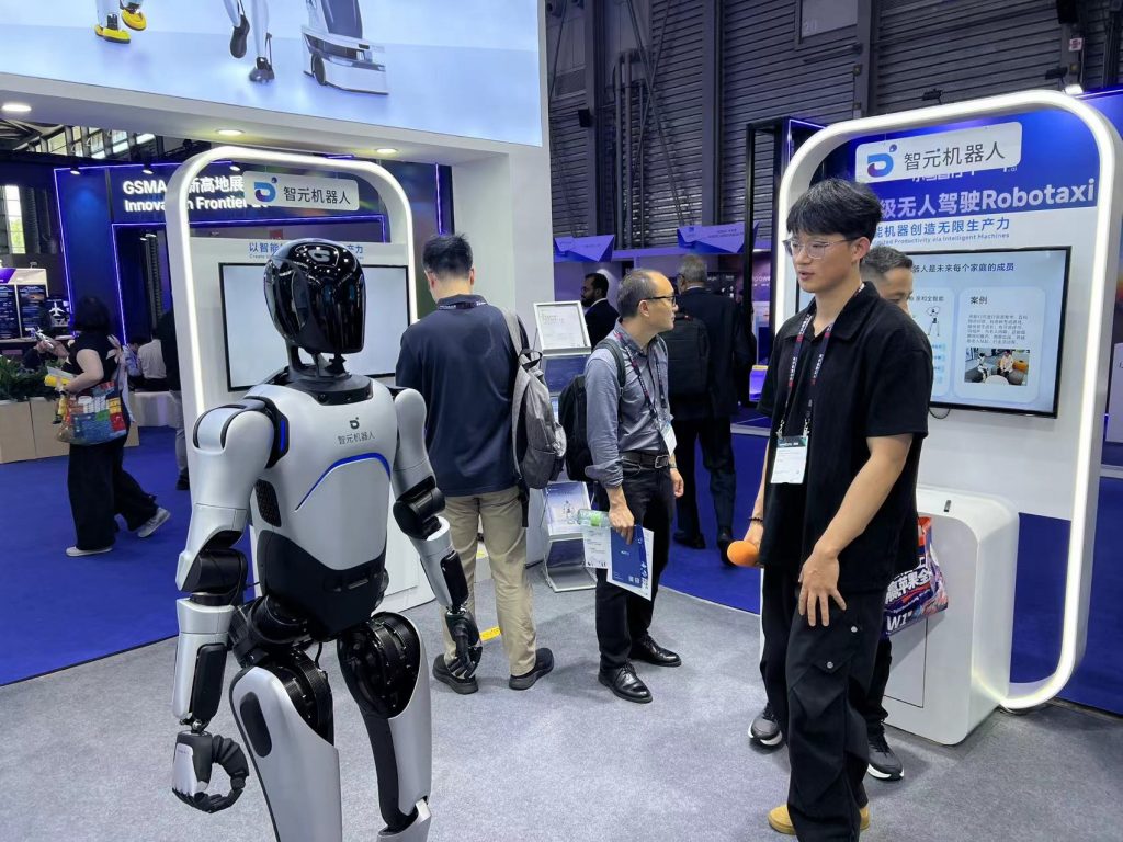 智元机器人亮相MWC