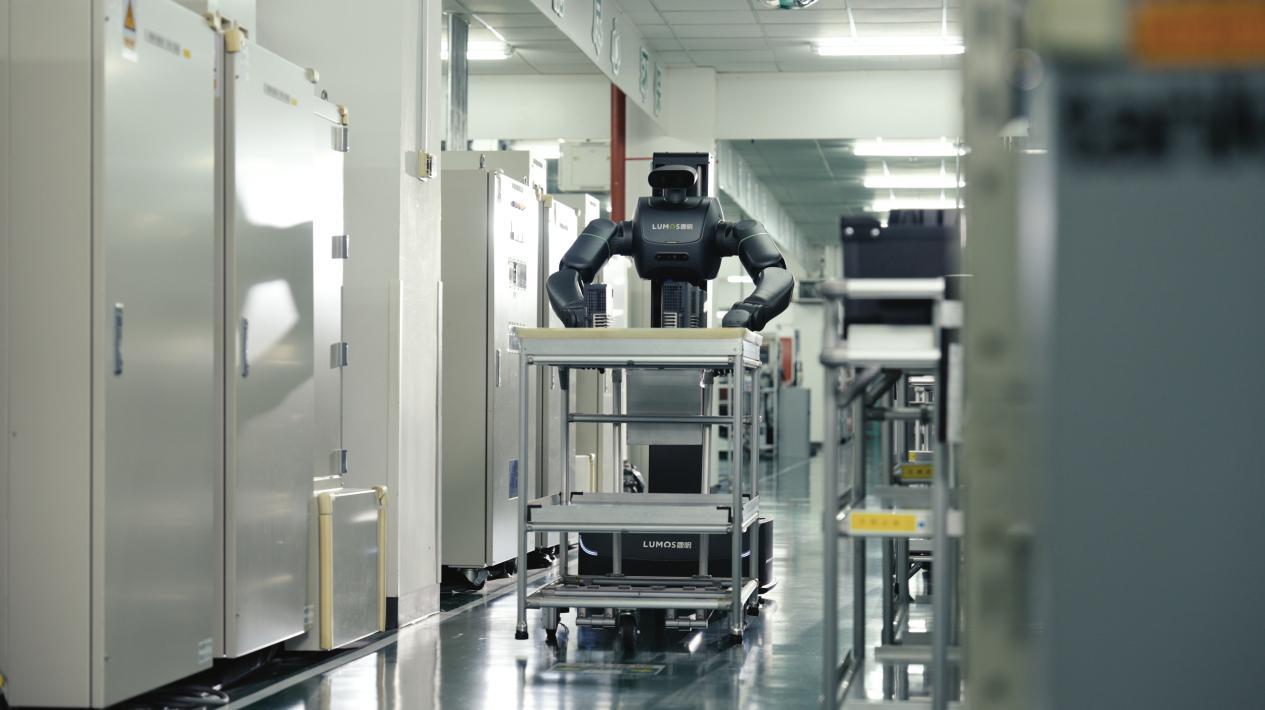Lumos Robotics unveils heavy-load wheeled-arm robot MOS2 with 50kg payload for industrial embodied AI