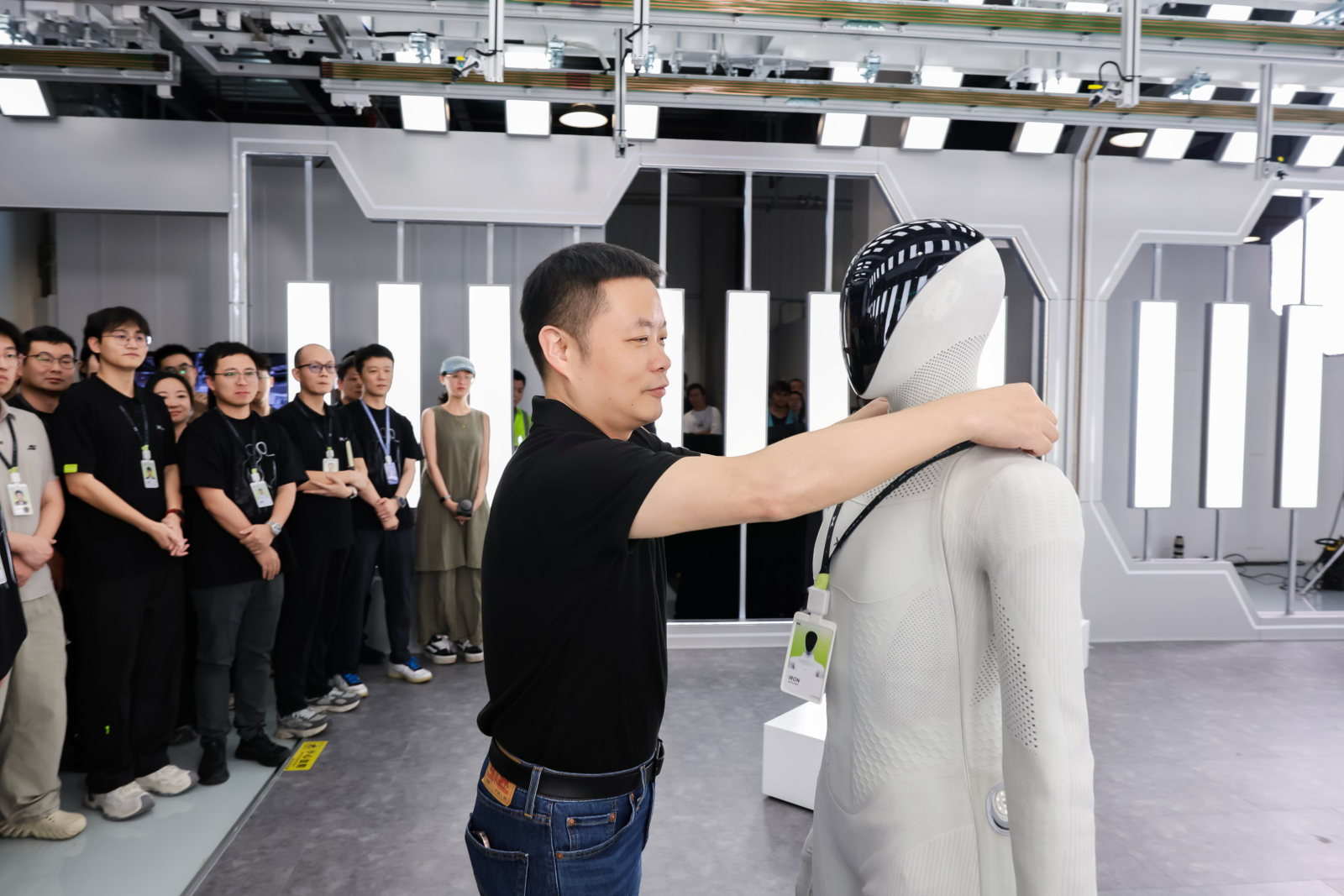 Xpeng activates humanoid robot production line, first Iron unit walks off autonomously