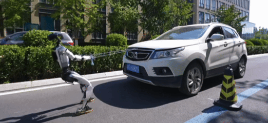Under-40kg humanoid robot pulls 1.4-tonne car to set Guinness record