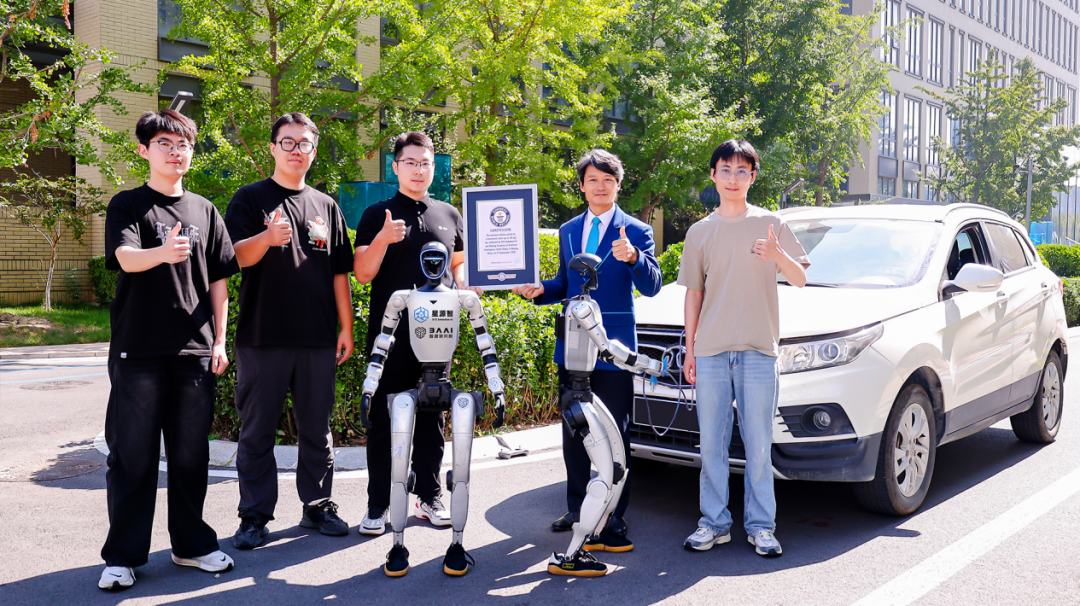 Under-40kg humanoid robot pulls 1.4-tonne car to set Guinness record - RobotHOT