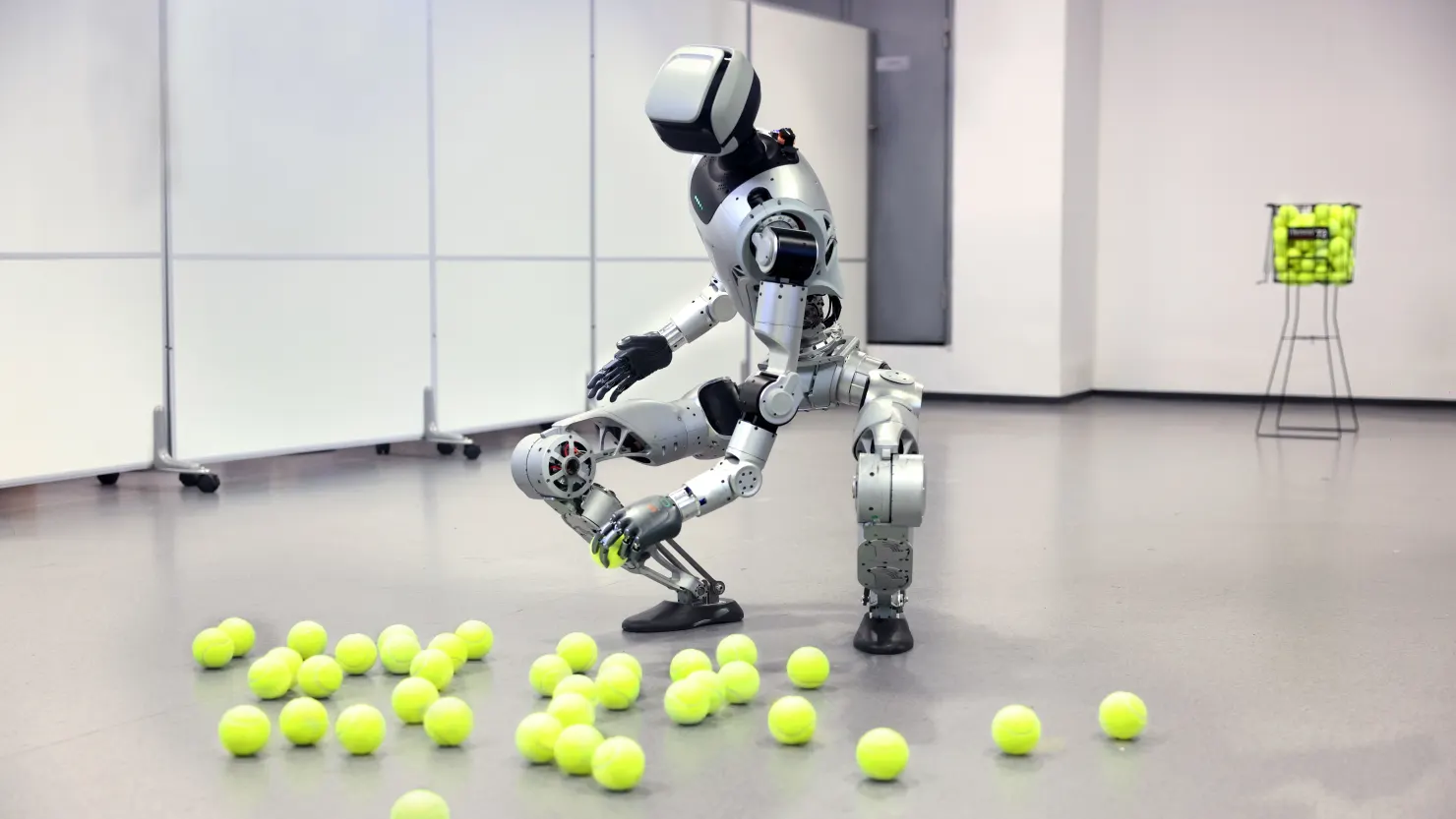Chinese humanoid robot maker LimX eyes the Middle East and U.S. markets. - RobotHOT